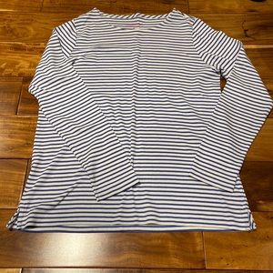 Vineyard Vine’s Long Sleeve Top *super comfy and oversized fit* *never worn*